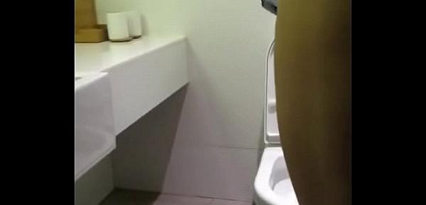 Chinese girl in cheongsam masturbates on the toilet【Subscribe to me and update new videos every day】